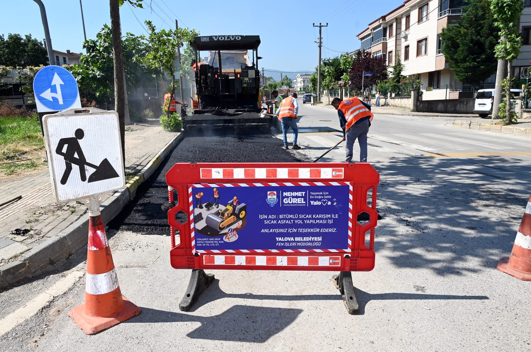 Yalova Belediyesi’nden Yol Seferberliği: Safran Yolu ve Şefika Sokak’ta Çalışmalar Hız Kesmeden Devam Ediyor 6 Yalova Belediyesi’nden Yol Seferberliği: Safran Yolu ve Şefika Sokak’ta Çalışmalar Hız Kesmeden Devam Ediyor