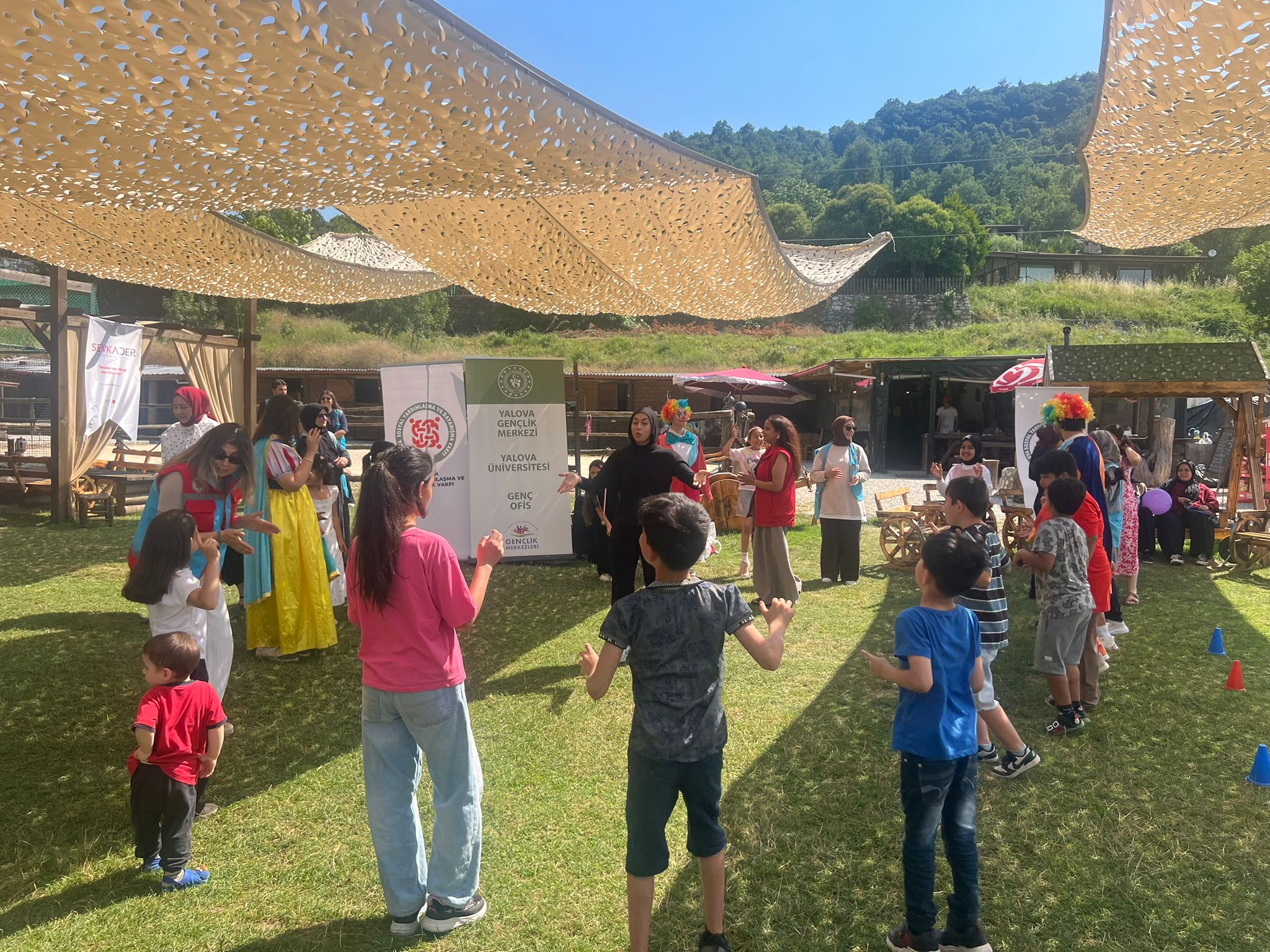 Yalova’da Anlamlı Sosyal Sorumluluk Etkinliği: 35 Çocuk ve Aileleri Animal Park & Garden’da Unutulmaz Bir Gün Yaşadı 4 Yalova’da Anlamlı Sosyal Sorumluluk Etkinliği: 35 Çocuk ve Aileleri Animal Park & Garden’da Unutulmaz Bir Gün Yaşadı