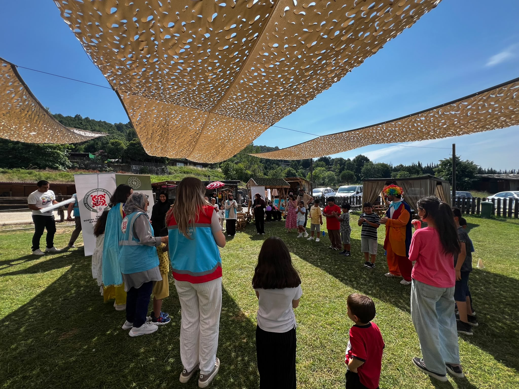 Yalova’da Anlamlı Sosyal Sorumluluk Etkinliği: 35 Çocuk ve Aileleri Animal Park & Garden’da Unutulmaz Bir Gün Yaşadı 7 Yalova’da Anlamlı Sosyal Sorumluluk Etkinliği: 35 Çocuk ve Aileleri Animal Park & Garden’da Unutulmaz Bir Gün Yaşadı