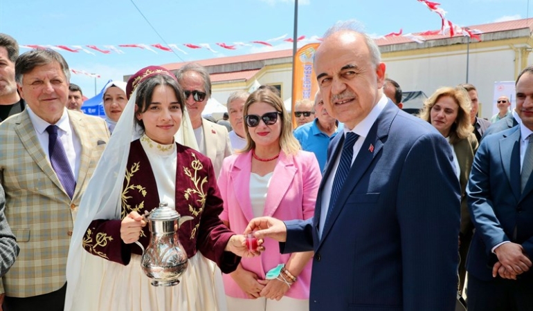 Türk Mutfağı Haftası Ordu’da Coşkuyla Kutlandı: “Bir Sofrada Miras” Teması Büyük İlgi Gördü 6 Türk Mutfağı Haftası Ordu’da Coşkuyla Kutlandı: “Bir Sofrada Miras” Teması Büyük İlgi Gördü