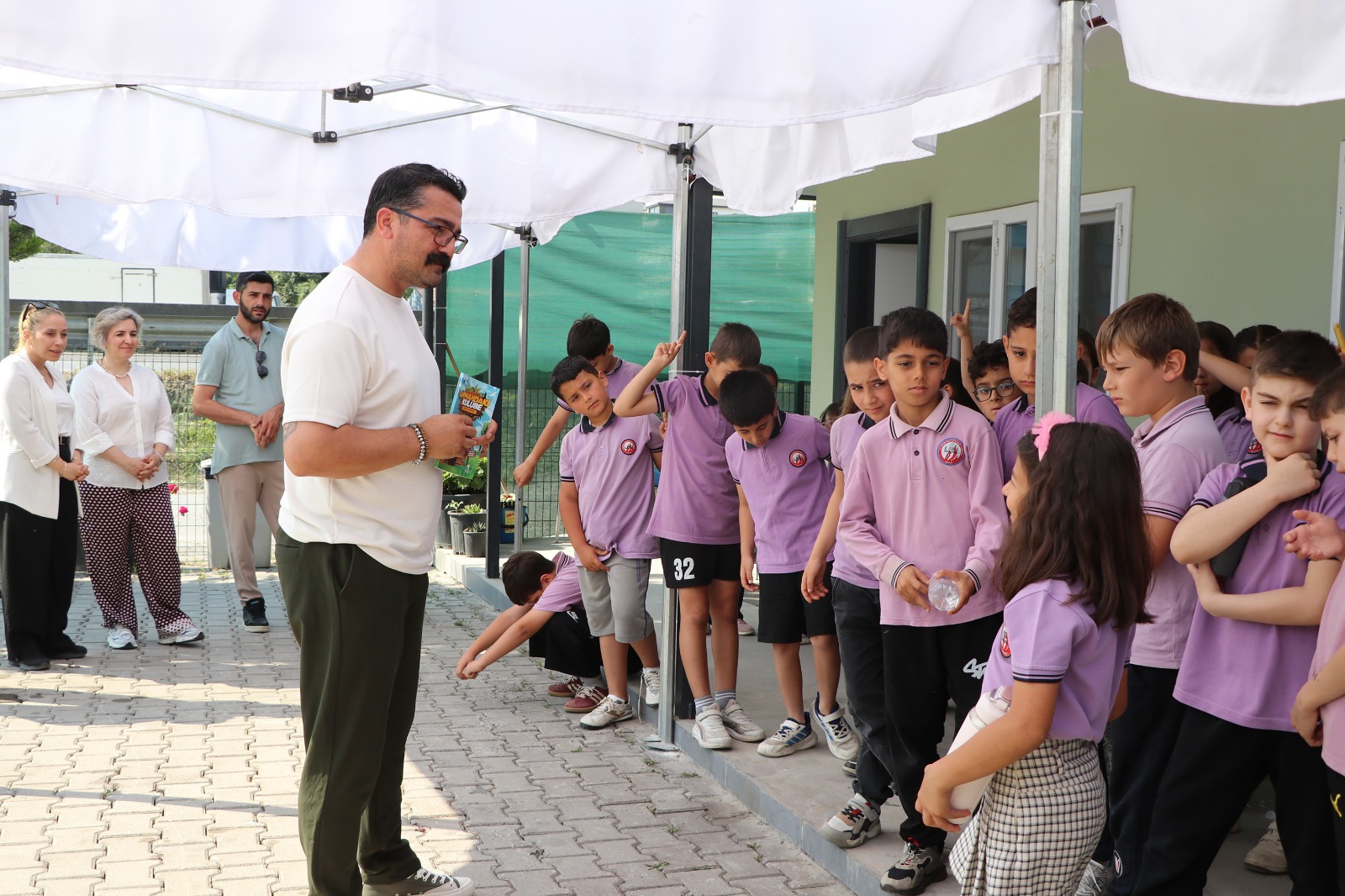 Çiftlikköy’de Çevre Haftası Etkinlikleri Yazar Murat Kırmızı Buluşmasıyla Devam Etti 4 Çiftlikköy’de Çevre Haftası Etkinlikleri Yazar Murat Kırmızı Buluşmasıyla Devam Etti