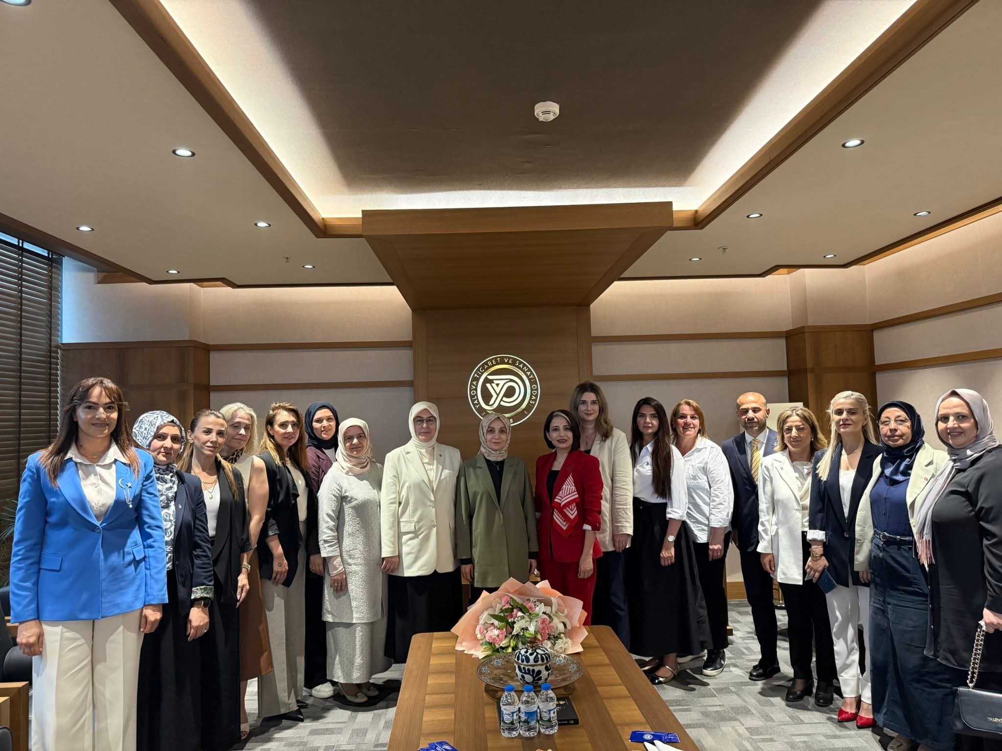 Leyla Şahin Usta Yalova’da Teşkilat, Esnaf ve Kadın Girişimcilerle Buluştu 6 Leyla Şahin Usta Yalova’da Teşkilat, Esnaf ve Kadın Girişimcilerle Buluştu