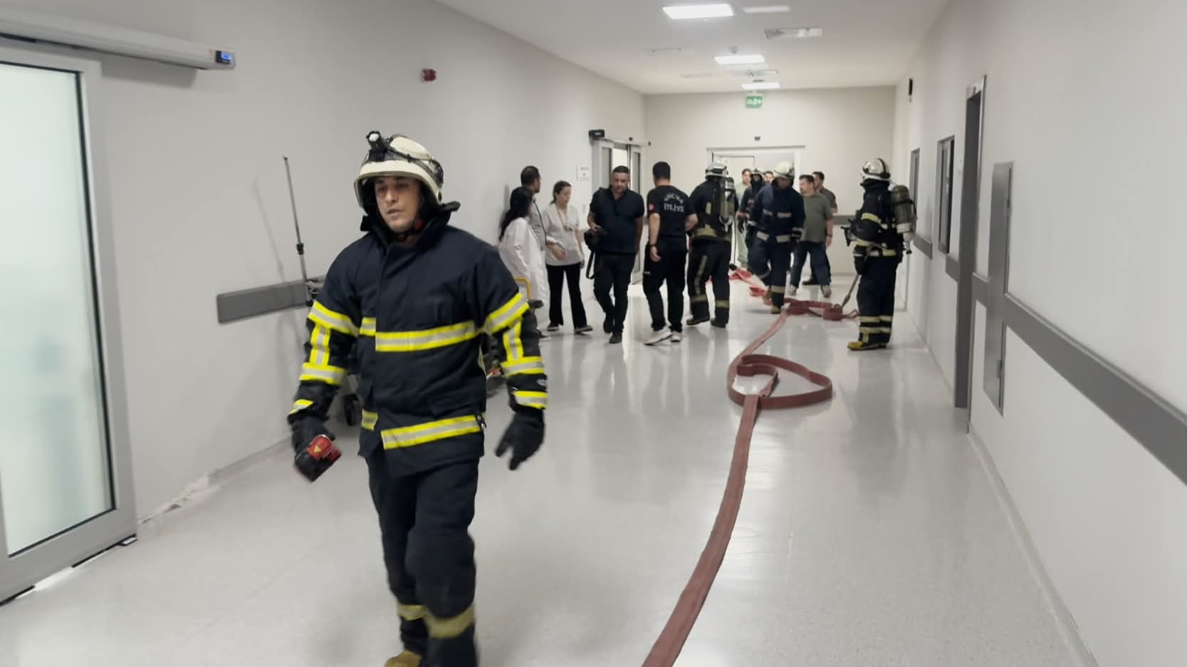 Yalova Eğitim ve Araştırma Hastanesi’nde Gerçeği Aratmayan Deprem Tatbikatı: 8 Yalova Eğitim ve Araştırma Hastanesi’nde Gerçeği Aratmayan Deprem Tatbikatı: