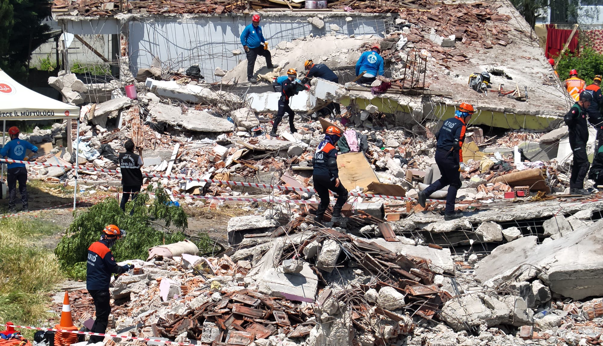 YALOVA AFAD EKİPLERİ DÜZCE MERKEZLİ 7,2 BÜYÜKLÜĞÜNDEKİ BÖLGESEL DEPREM TATBİKATINDA GÖREV ALDI 5 YALOVA AFAD EKİPLERİ DÜZCE MERKEZLİ 7,2 BÜYÜKLÜĞÜNDEKİ BÖLGESEL DEPREM TATBİKATINDA GÖREV ALDI