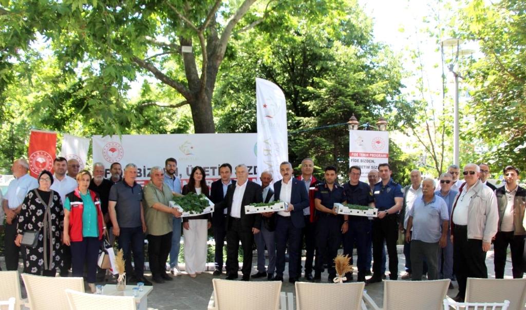 Armutlu’da Üreticilere 20 Bin Sebze Fidesi Desteği