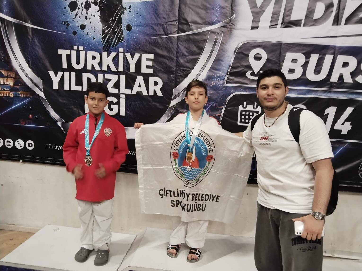 Çiftlikköy Belediyespor Karate Takımı’ndan 26 Madalyalık Büyük Başarı 8 Çiftlikköy Belediyespor Karate Takımı’ndan 26 Madalyalık Büyük Başarı