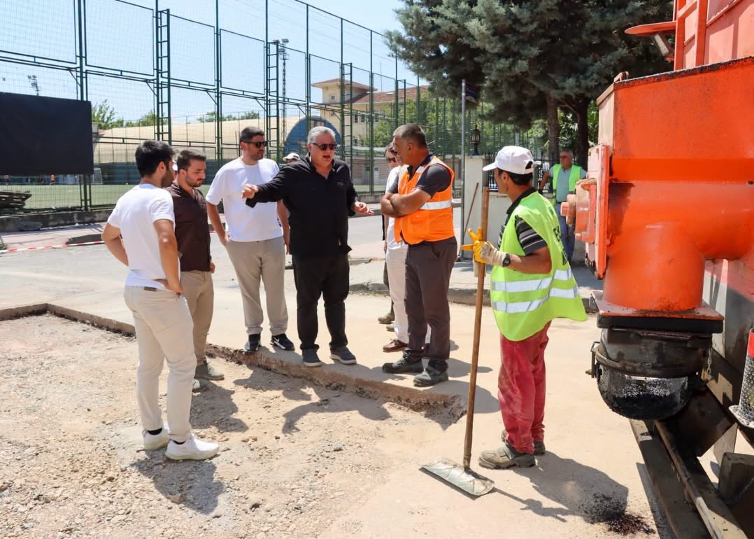 Başkan Mehmet Gürel Safran Deresi’nde Devam Eden Temizlik Çalışmalarını Yerinde İnceledi 4 Başkan Mehmet Gürel Safran Deresi’nde Devam Eden Temizlik Çalışmalarını Yerinde İnceledi