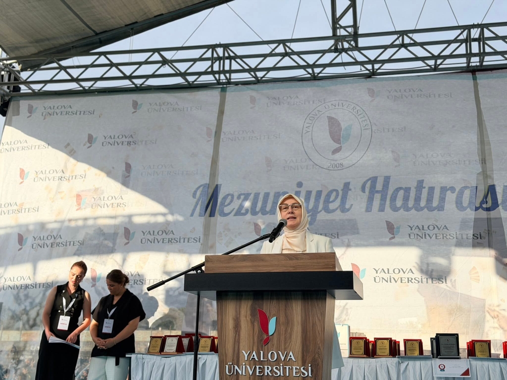 AK Parti Yalova Milletvekili Meliha Akyol, Mezuniyet Töreni ve Düğün Programında Vatandaşlarla Buluştu