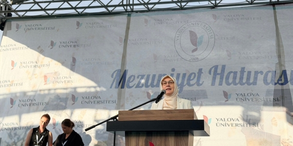 AK Parti Yalova Milletvekili Meliha Akyol, Mezuniyet Töreni ve Düğün Programında Vatandaşlarla Buluştu 12 AK Parti Yalova Milletvekili Meliha Akyol, Mezuniyet Töreni ve Düğün Programında Vatandaşlarla Buluştu