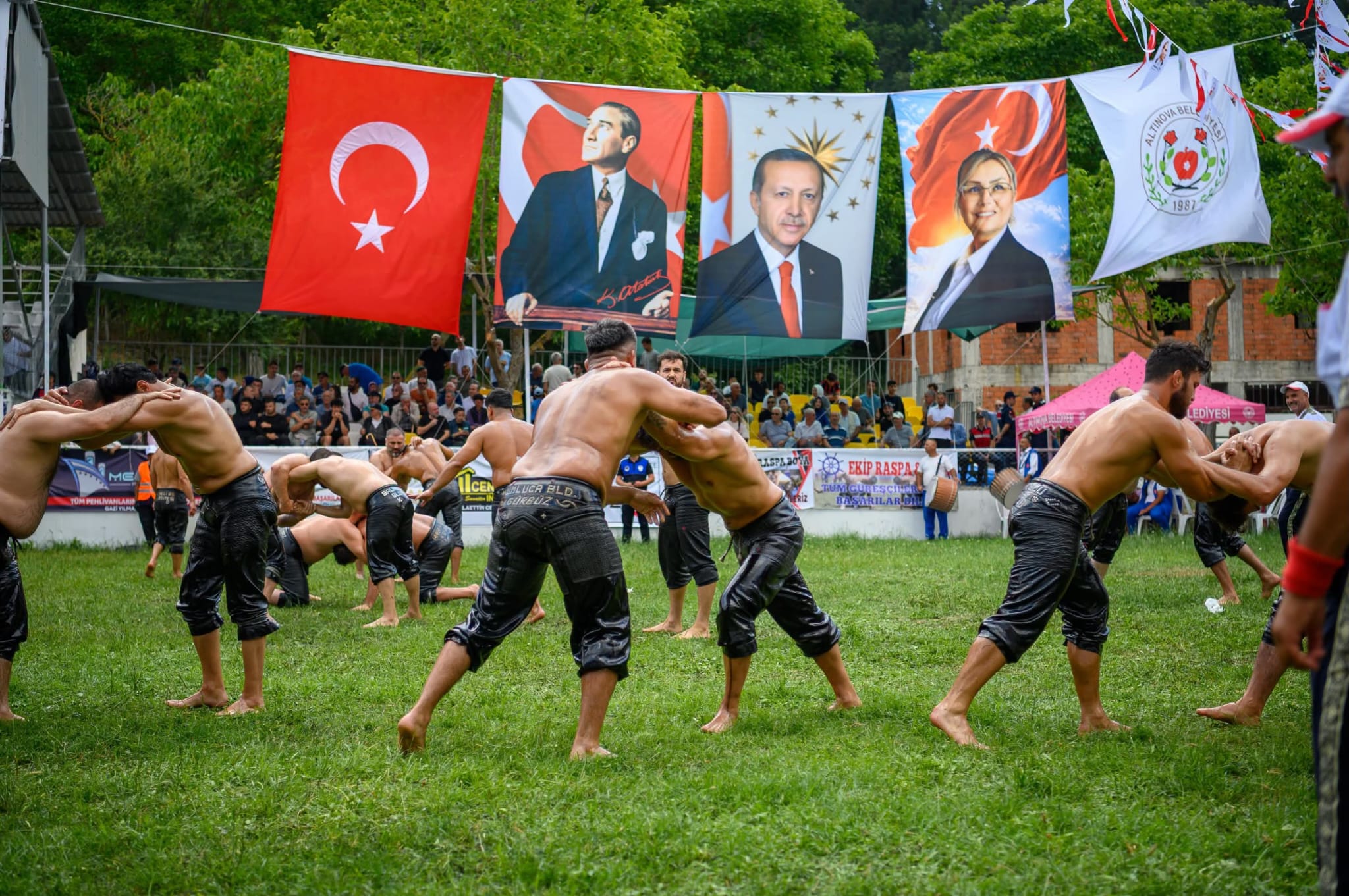 116. Fevziye Yağlı Güreşleri’nde Tarihi Geri Dönüş: Er Meydanında Nefes Kesen Mücadeleler Yaşandı 7 116. Fevziye Yağlı Güreşleri’nde Tarihi Geri Dönüş: Er Meydanında Nefes Kesen Mücadeleler Yaşandı