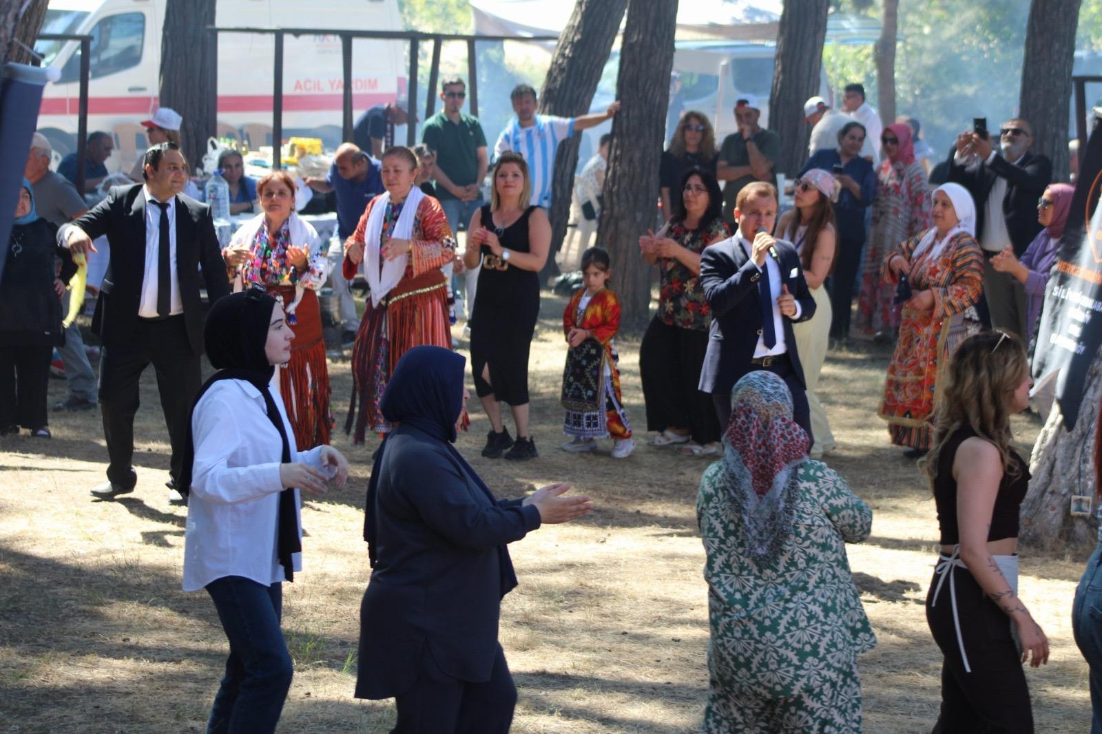 TOKATLILAR YALOVA’DA TEK YÜREK OLDU: BİRLİK, BERABERLİK VE DAYANIŞMA ŞÖLENİNE YOĞUN İLGİ 8 TOKATLILAR YALOVA’DA TEK YÜREK OLDU: BİRLİK, BERABERLİK VE DAYANIŞMA ŞÖLENİNE YOĞUN İLGİ