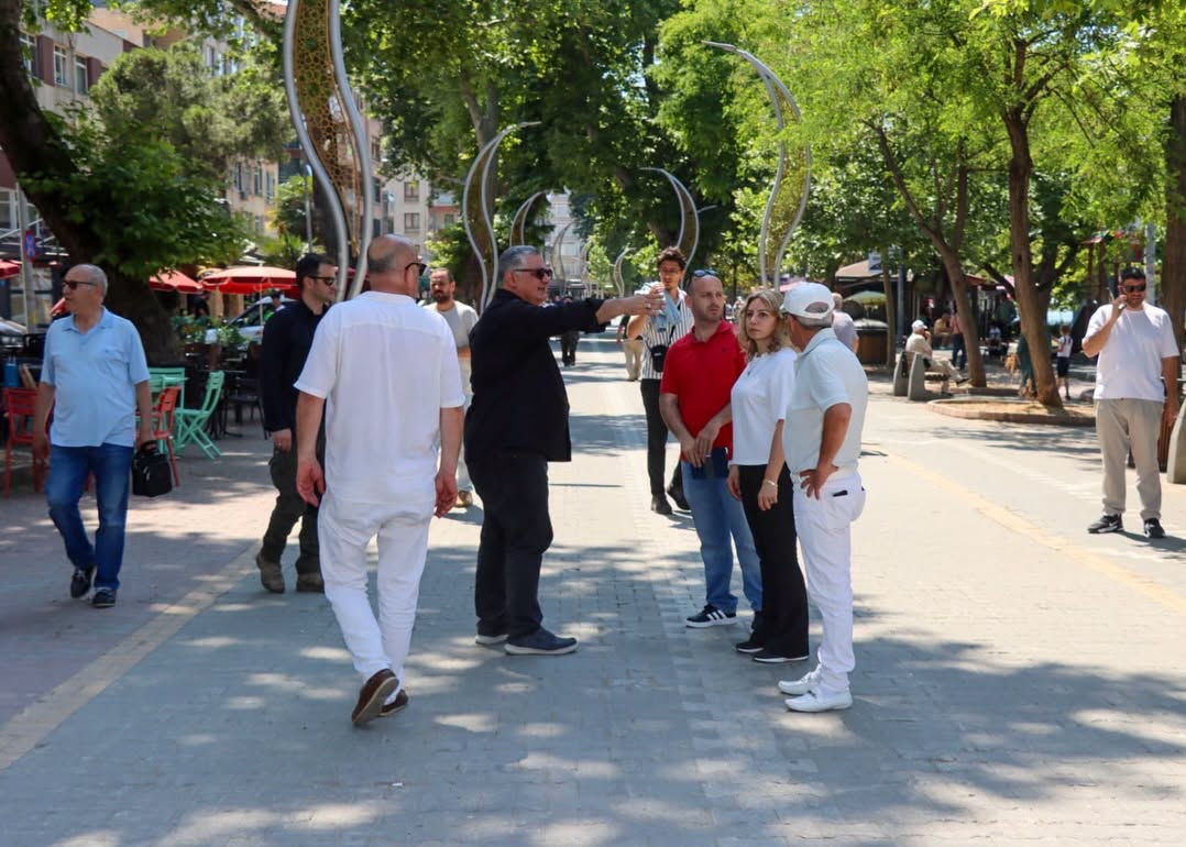 Başkan Mehmet Gürel Safran Deresi’nde Devam Eden Temizlik Çalışmalarını Yerinde İnceledi 6 Başkan Mehmet Gürel Safran Deresi’nde Devam Eden Temizlik Çalışmalarını Yerinde İnceledi