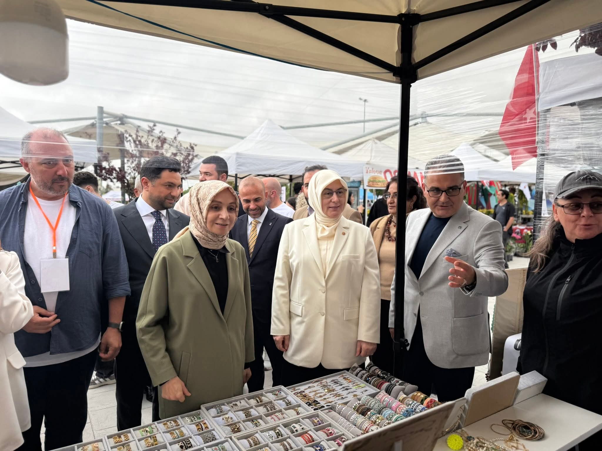 Leyla Şahin Usta Yalova’da Teşkilat, Esnaf ve Kadın Girişimcilerle Buluştu 8 Leyla Şahin Usta Yalova’da Teşkilat, Esnaf ve Kadın Girişimcilerle Buluştu