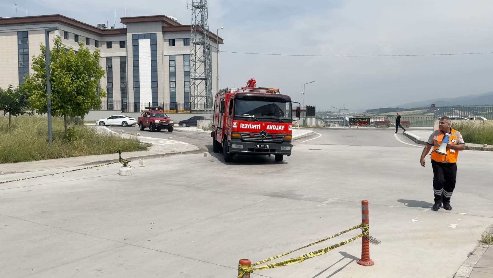 Yalova Eğitim ve Araştırma Hastanesi’nde Gerçeği Aratmayan Deprem Tatbikatı: 13 Yalova Eğitim ve Araştırma Hastanesi’nde Gerçeği Aratmayan Deprem Tatbikatı: