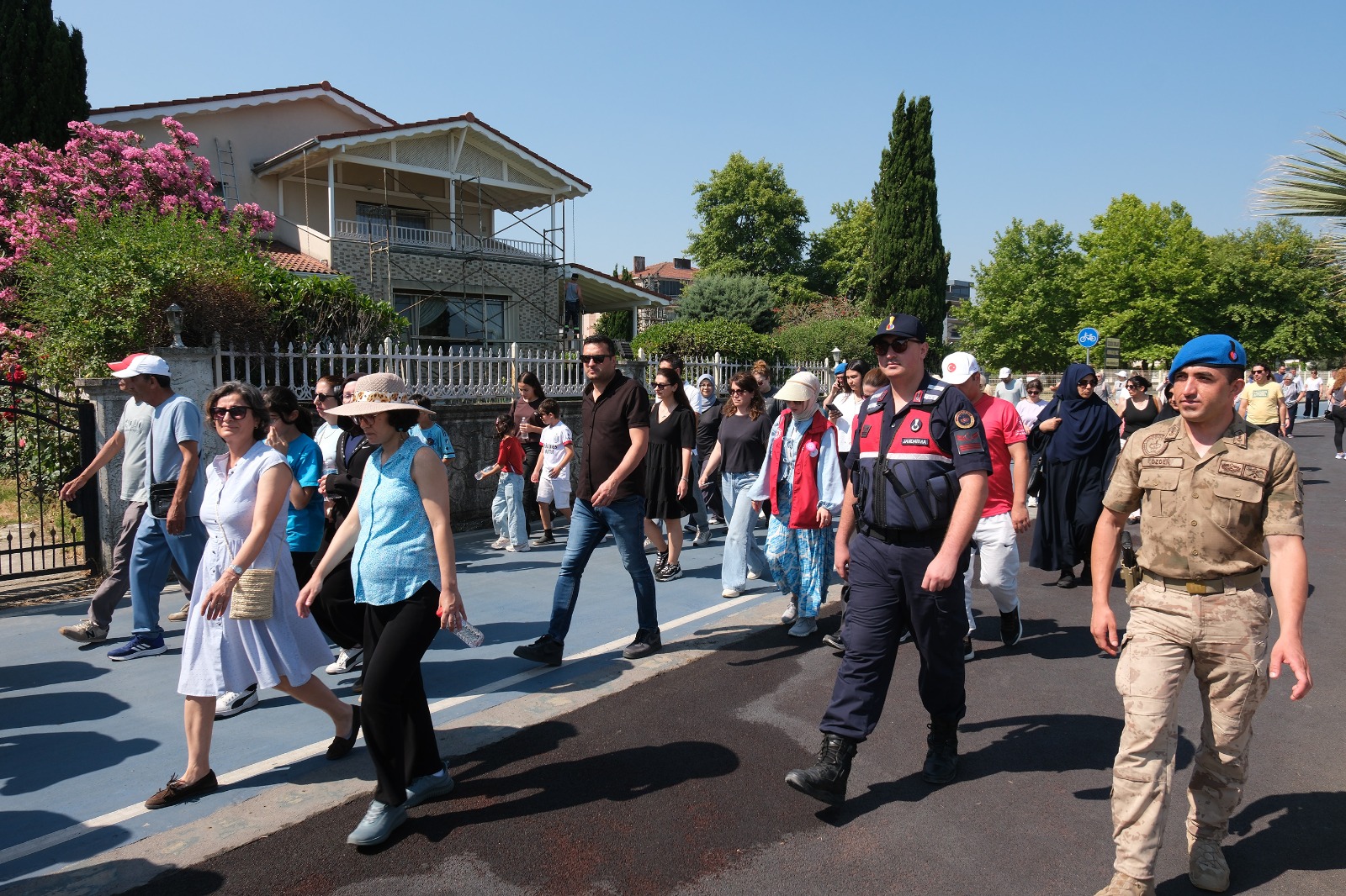 Çiftlikköy’de "Hareket Yaşını Öğren, Sağlıklı Yaşa" Yürüyüşü Yoğun Katılımla Gerçekleştirildi