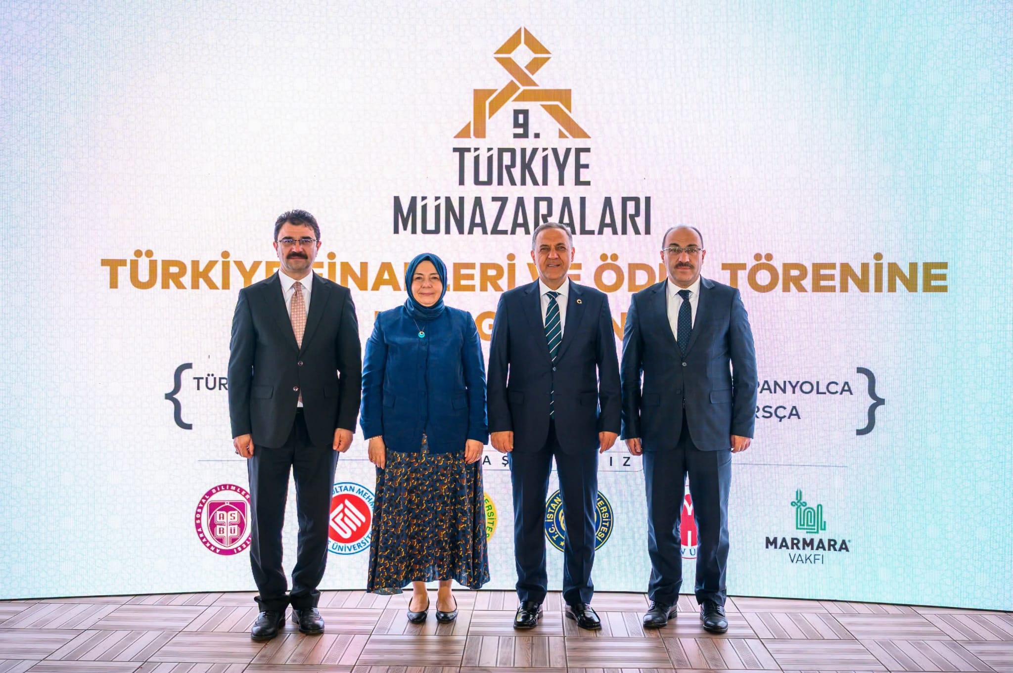 Yalova’da 9. Türkiye Münazaraları Ödül Töreni Düzenlendi: Başarılı Öğrencilere Ödülleri Takdim Edildi 1 Yalova’da 9. Türkiye Münazaraları Ödül Töreni Düzenlendi: Başarılı Öğrencilere Ödülleri Takdim Edildi