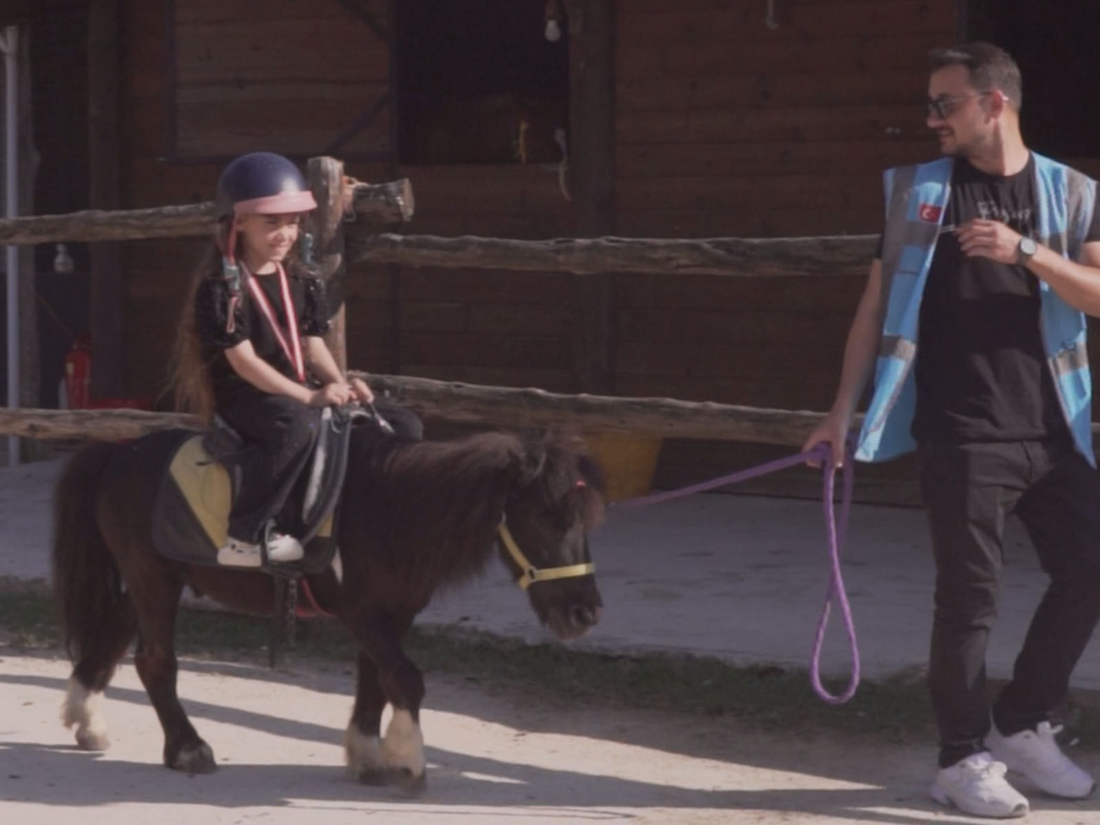 Yalova’da Anlamlı Sosyal Sorumluluk Etkinliği: 35 Çocuk ve Aileleri Animal Park & Garden’da Unutulmaz Bir Gün Yaşadı 6 Yalova’da Anlamlı Sosyal Sorumluluk Etkinliği: 35 Çocuk ve Aileleri Animal Park & Garden’da Unutulmaz Bir Gün Yaşadı