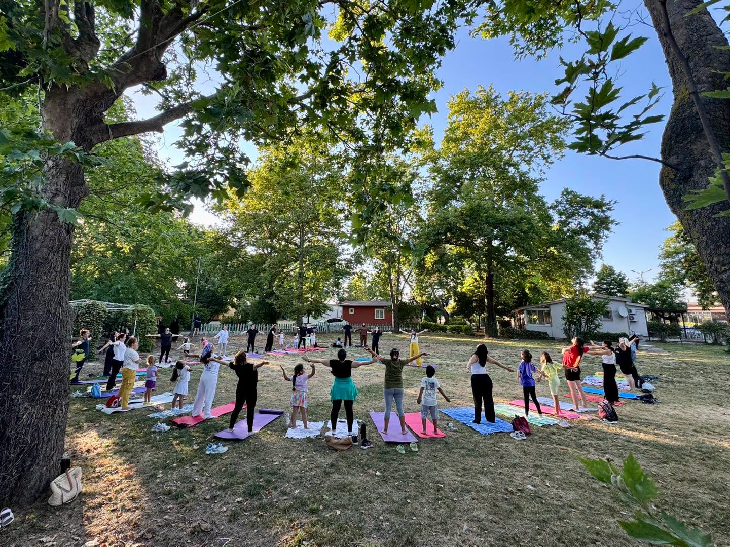 Anne ve Çocuklar Yalova Belediyesi'nin Yoga Etkinliğinde Buluştu