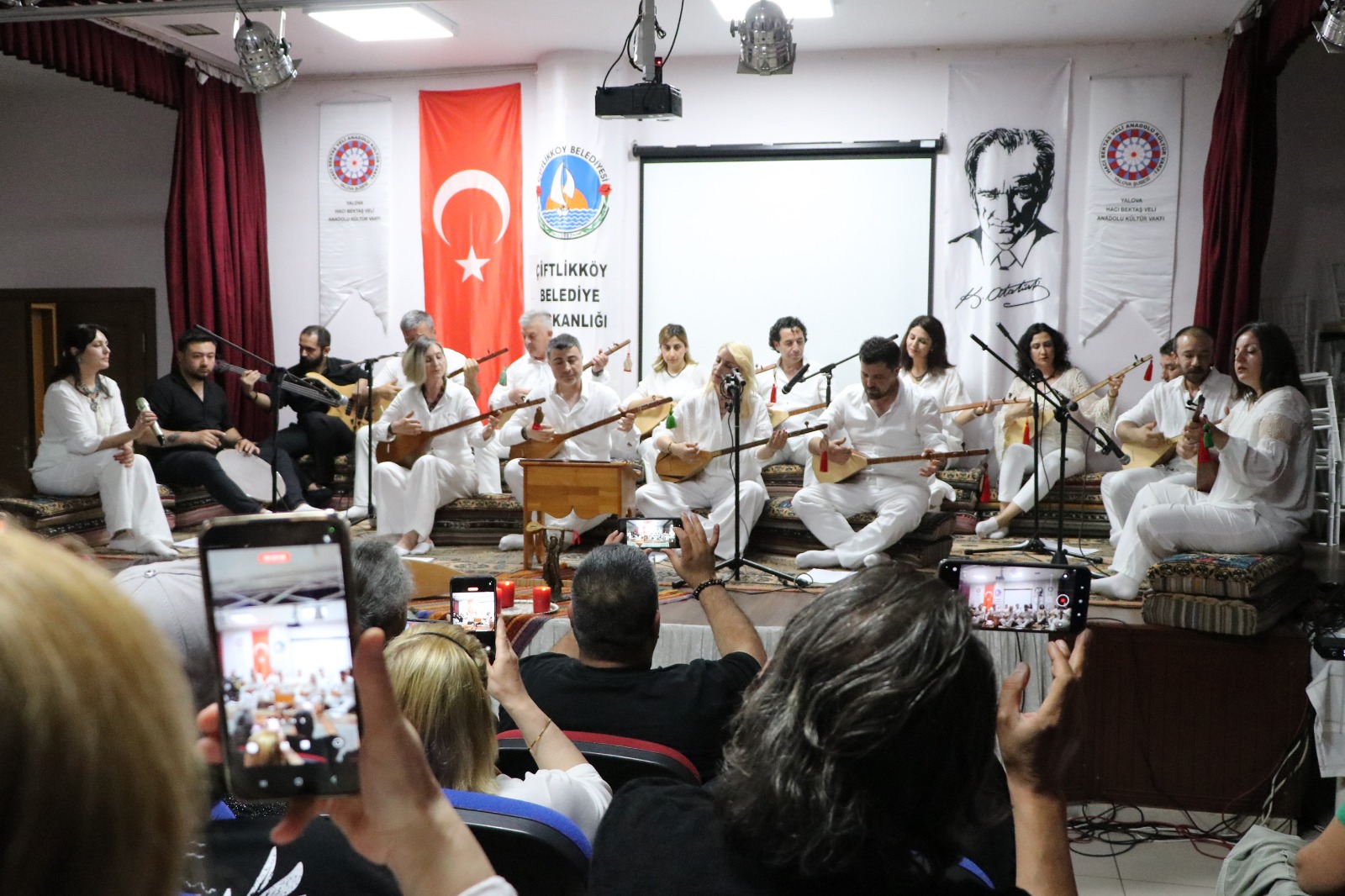 Çiftlikköy’de Türküler “Tenburnâme” Konseriyle Can Buldu 1 Çiftlikköy’de Türküler “Tenburnâme” Konseriyle Can Buldu