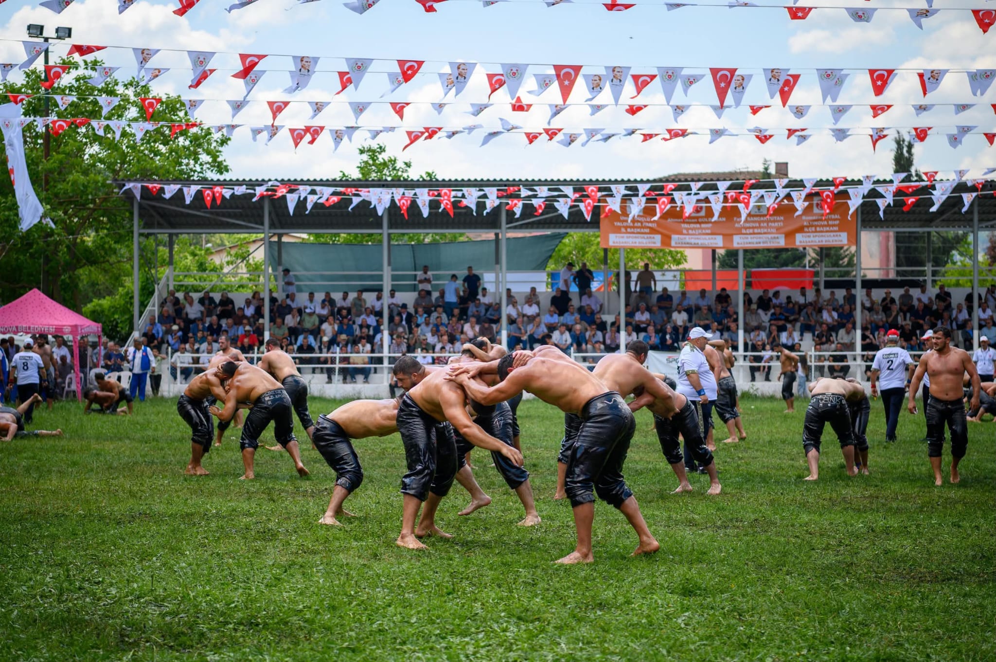 116. Fevziye Yağlı Güreşleri’nde Tarihi Geri Dönüş: Er Meydanında Nefes Kesen Mücadeleler Yaşandı 8 116. Fevziye Yağlı Güreşleri’nde Tarihi Geri Dönüş: Er Meydanında Nefes Kesen Mücadeleler Yaşandı