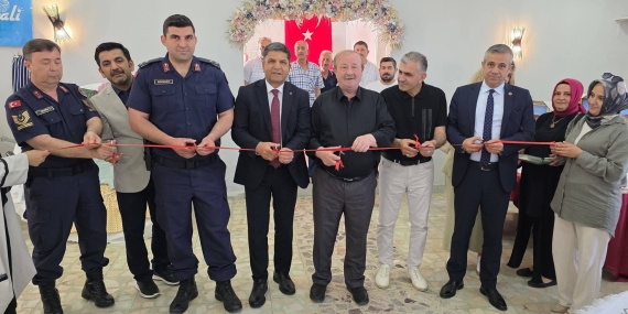 Esenköy’de Hayat Boyu Öğrenme Festivali Coşkusu: Yıl Sonu Sergisi Büyük Beğeni Topladı 28 Esenköy’de Hayat Boyu Öğrenme Festivali Coşkusu: Yıl Sonu Sergisi Büyük Beğeni Topladı