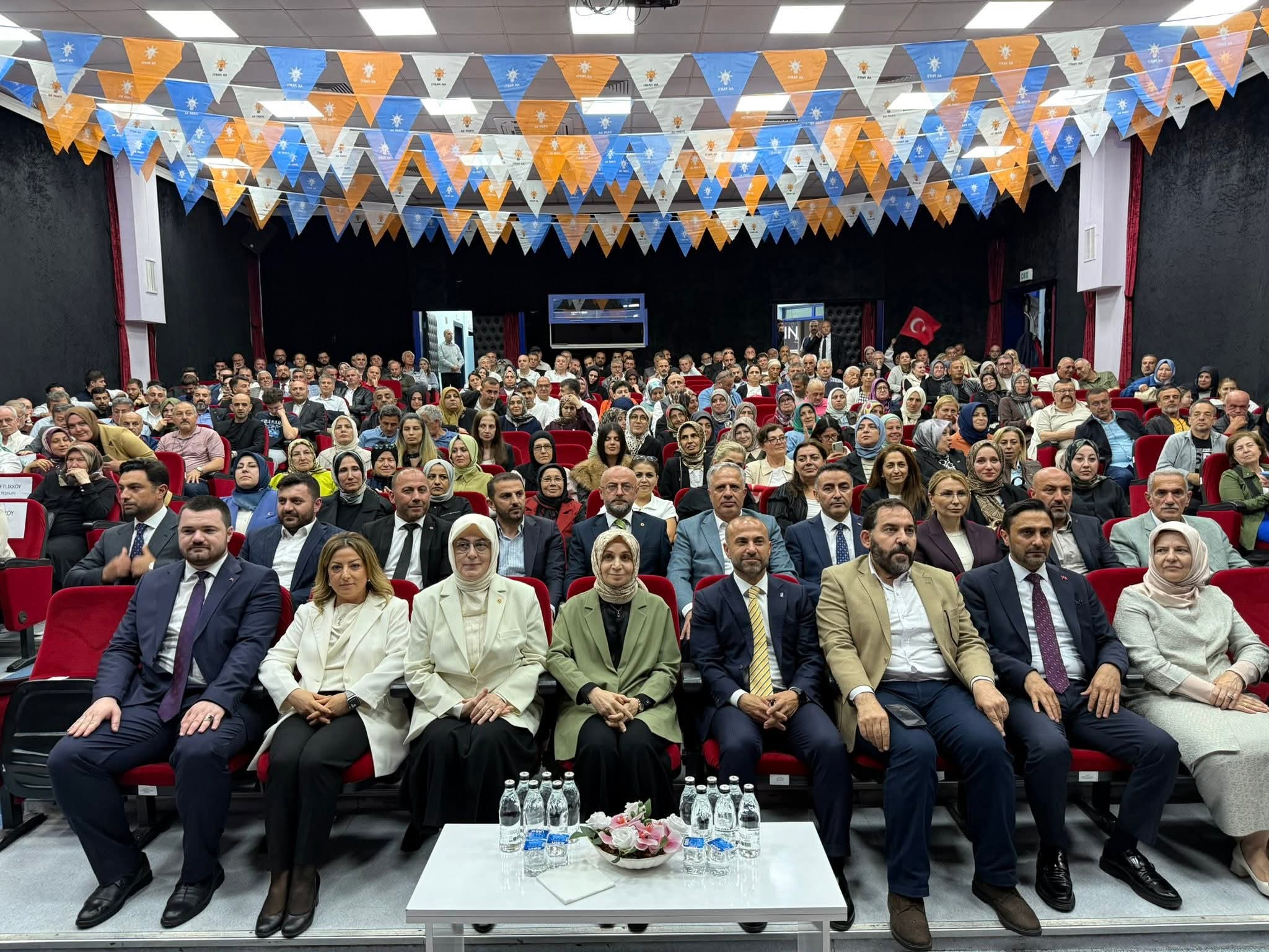 Leyla Şahin Usta Yalova’da Teşkilat, Esnaf ve Kadın Girişimcilerle Buluştu 5 Leyla Şahin Usta Yalova’da Teşkilat, Esnaf ve Kadın Girişimcilerle Buluştu