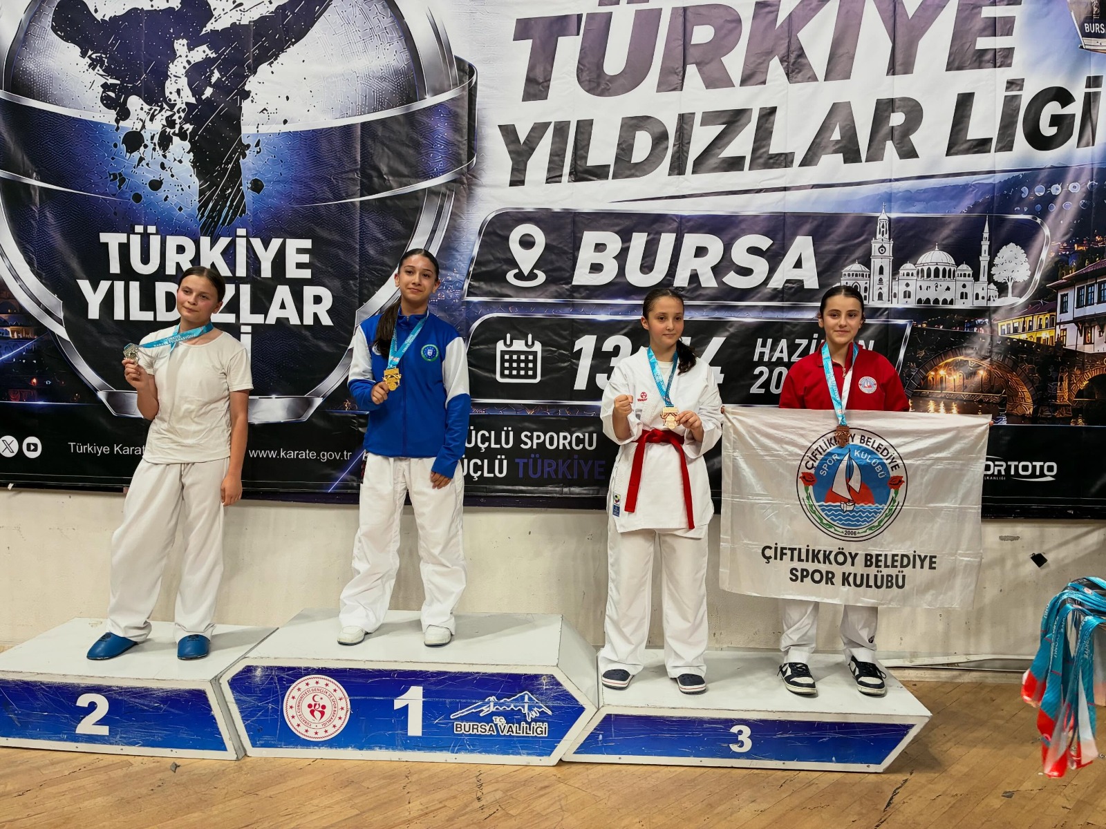 Çiftlikköy Belediyespor Karate Takımı’ndan 26 Madalyalık Büyük Başarı 8 Çiftlikköy Belediyespor Karate Takımı’ndan 26 Madalyalık Büyük Başarı
