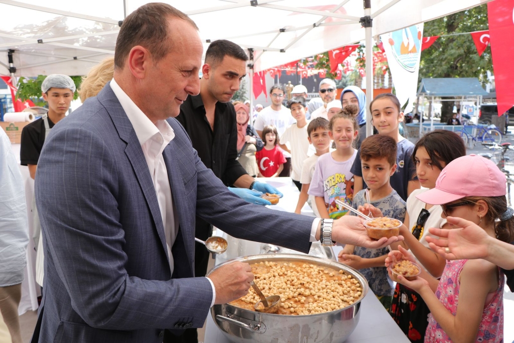 Çiftlikköy Belediyesi'nden Aşure Günü Etkinliği