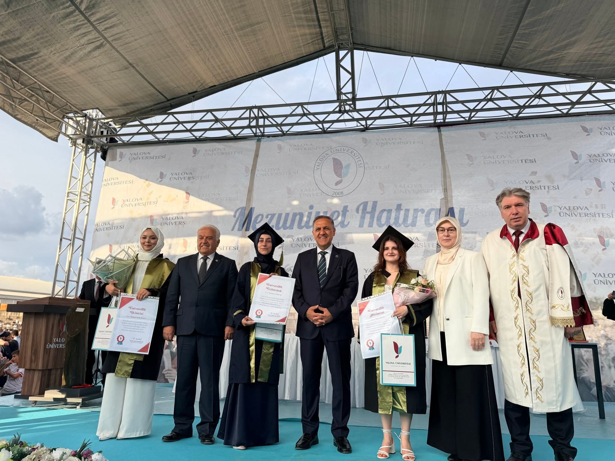 AK Parti Yalova Milletvekili Meliha Akyol, Mezuniyet Töreni ve Düğün Programında Vatandaşlarla Buluştu