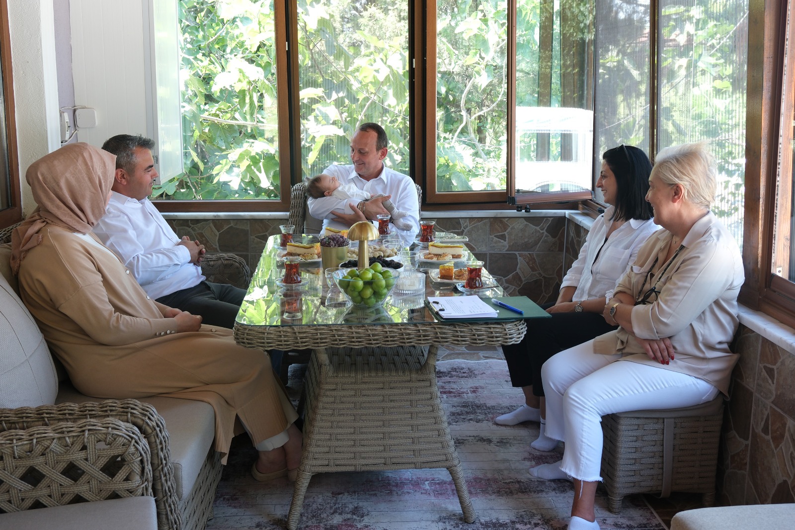 Çiftlikköy’de ‘Hoş Geldin Bebek’ Projesi Devam Ediyor: Başkan Adil Yele Ailelerin Sevincine Ortak Oldu 5 Çiftlikköy’de ‘Hoş Geldin Bebek’ Projesi Devam Ediyor: Başkan Adil Yele Ailelerin Sevincine Ortak Oldu