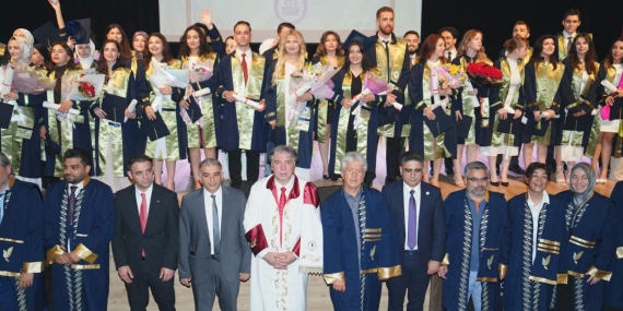 Yalova Üniversitesi Hukuk Fakültesi’nde Mezuniyet Coşkusu: Genç Hukukçular Meslek Hayatına Uğurlandı