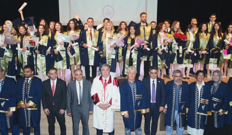 Yalova Üniversitesi Hukuk Fakültesi’nde Mezuniyet Coşkusu: Genç Hukukçular Meslek Hayatına Uğurlandı