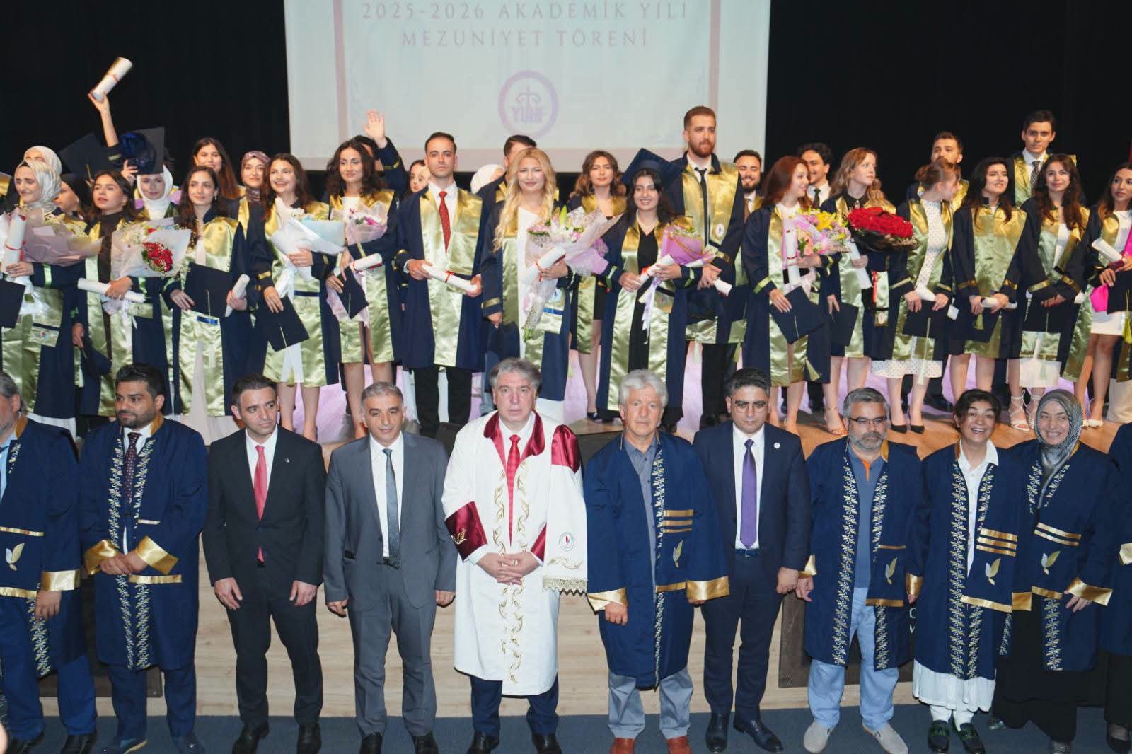 Yalova Üniversitesi Hukuk Fakültesi’nde Mezuniyet Coşkusu: Genç Hukukçular Meslek Hayatına Uğurlandı