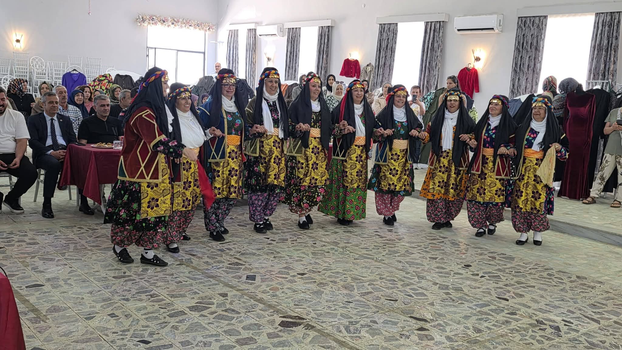 Esenköy’de Hayat Boyu Öğrenme Festivali Coşkusu: Yıl Sonu Sergisi Büyük Beğeni Topladı 6 Esenköy’de Hayat Boyu Öğrenme Festivali Coşkusu: Yıl Sonu Sergisi Büyük Beğeni Topladı
