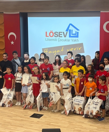 LÖSEV Bursa’da Minik Yüreklerin Karne Sevincine Ortak Oldu: Lösemiyle Mücadele Eden Çocuklar Unutulmaz Bir Gün Yaşadı 8 LÖSEV Bursa’da Minik Yüreklerin Karne Sevincine Ortak Oldu: Lösemiyle Mücadele Eden Çocuklar Unutulmaz Bir Gün Yaşadı