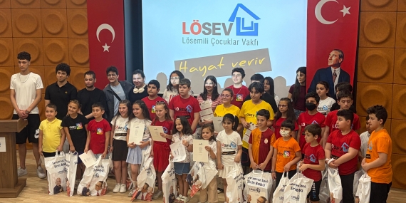 LÖSEV Bursa’da Minik Yüreklerin Karne Sevincine Ortak Oldu: Lösemiyle Mücadele Eden Çocuklar Unutulmaz Bir Gün Yaşadı 10 LÖSEV Bursa’da Minik Yüreklerin Karne Sevincine Ortak Oldu: Lösemiyle Mücadele Eden Çocuklar Unutulmaz Bir Gün Yaşadı