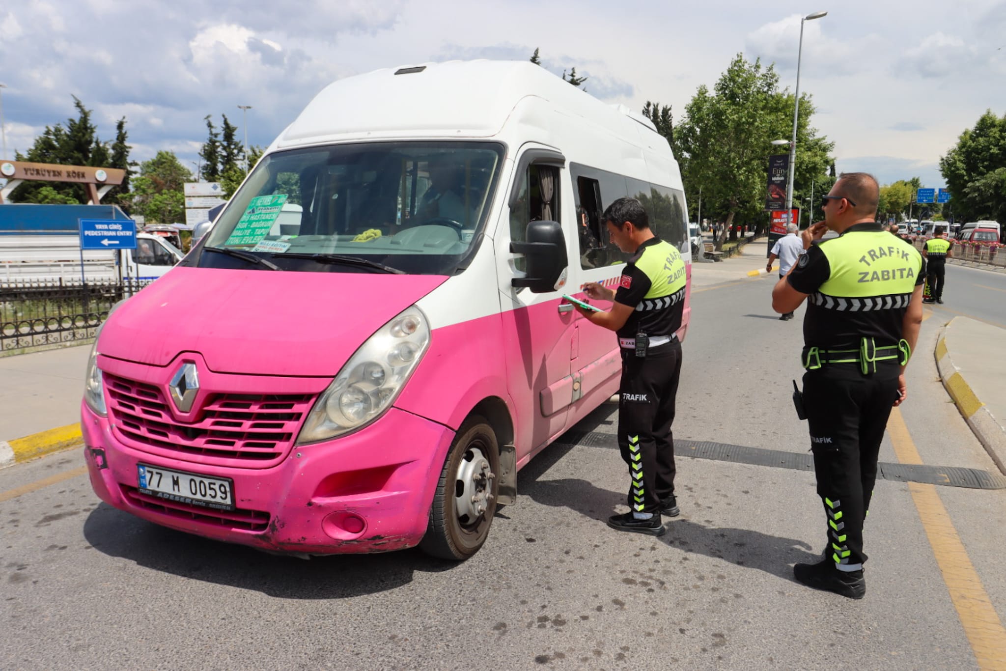 Yalova’da M Plakalı Minibüslere Sıkı Denetim 4 Yalova’da M Plakalı Minibüslere Sıkı Denetim