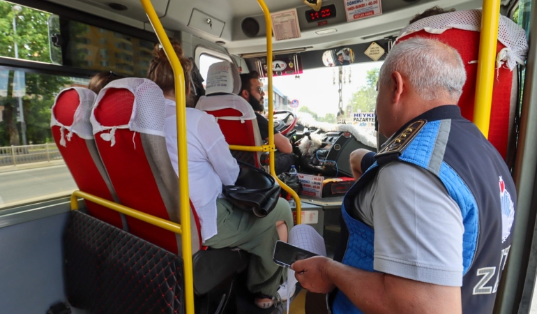 Yalova’da M Plakalı Minibüslere Sıkı Denetim 1 Yalova’da M Plakalı Minibüslere Sıkı Denetim