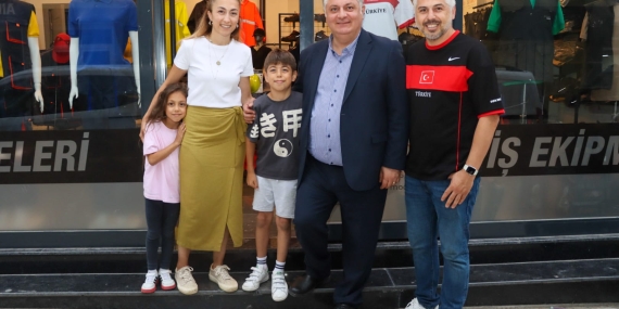 Başkan Gürel Esnaf ve Vatandaşlarla Buluştu 11 Başkan Gürel Esnaf ve Vatandaşlarla Buluştu
