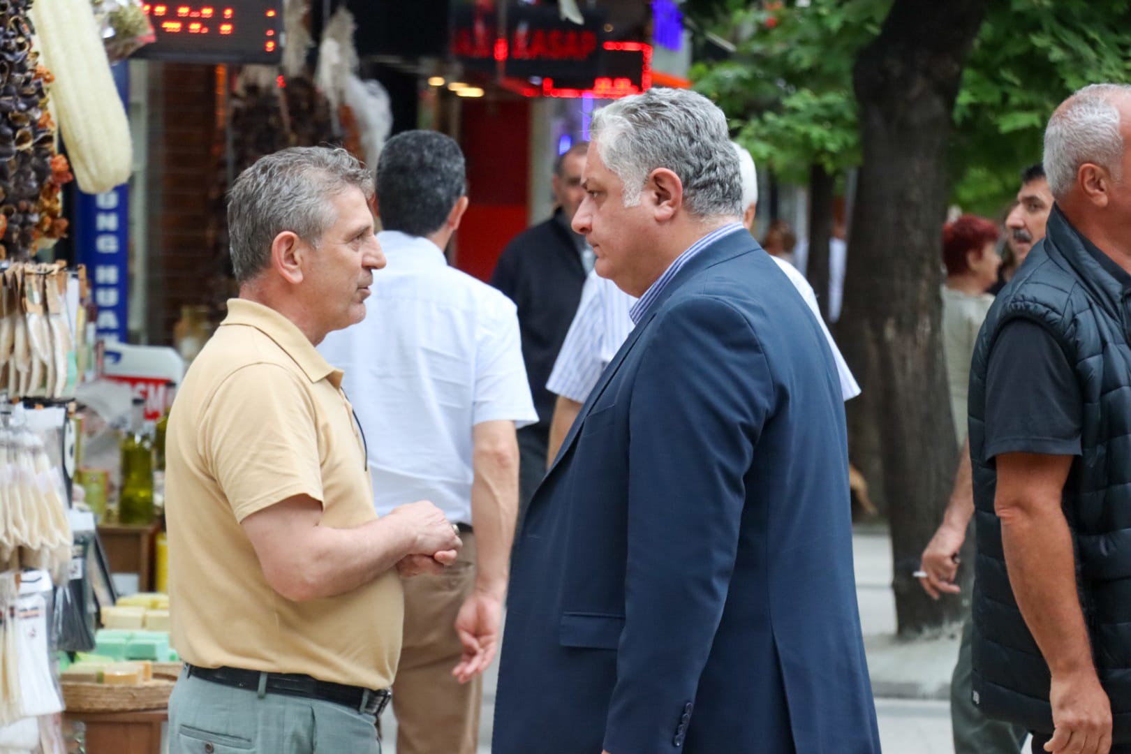 Başkan Gürel Esnaf ve Vatandaşlarla Buluştu