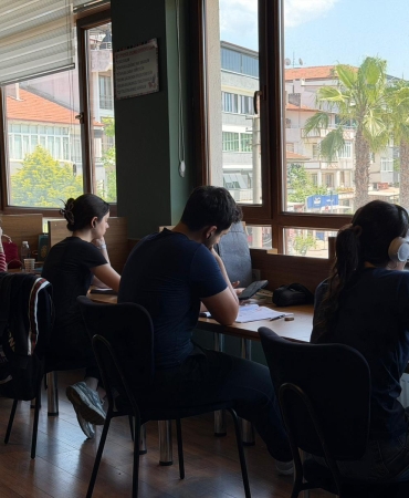 YKS ve LGS Adayları Sınav Maratonuna Kent Kütüphanesi’nde Hazırlanıyor 2 YKS ve LGS Adayları Sınav Maratonuna Kent Kütüphanesi’nde Hazırlanıyor