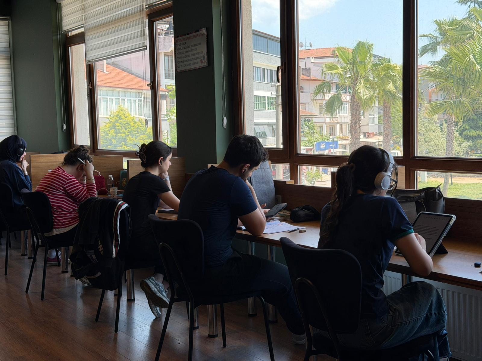 YKS ve LGS Adayları Sınav Maratonuna Kent Kütüphanesi’nde Hazırlanıyor