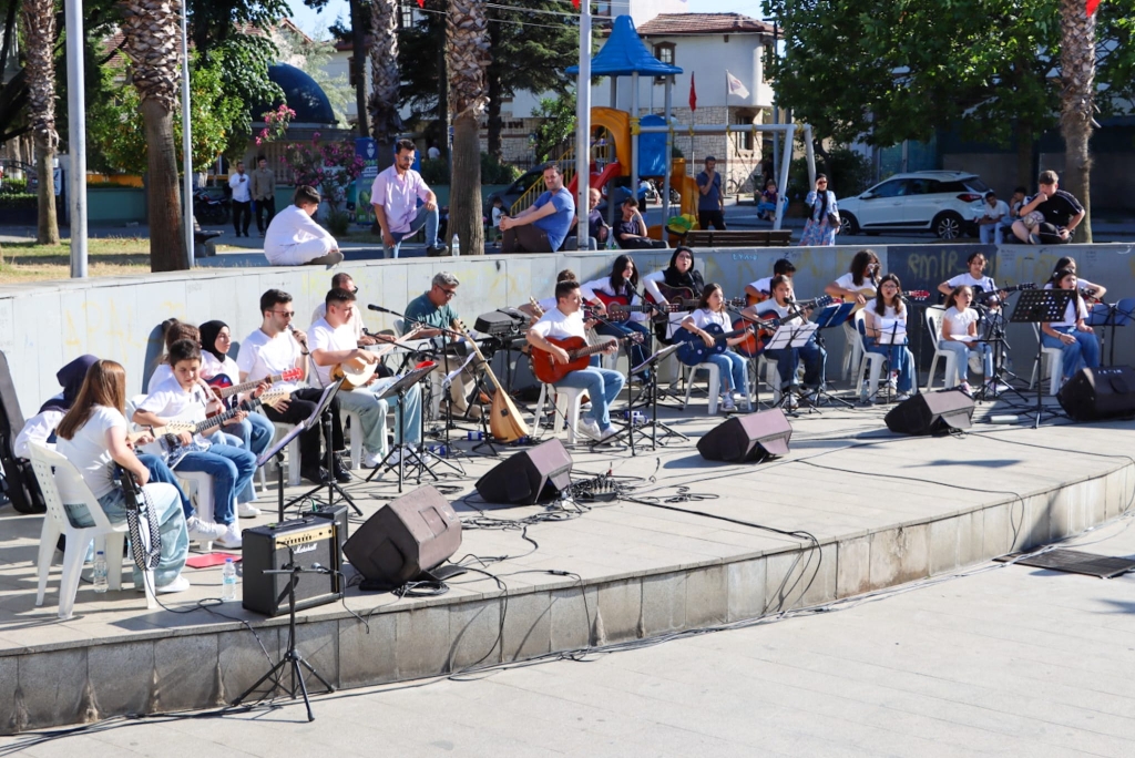 Çocuk ve Genç Kent Orkestrası’ndan Şelale Park’ta Müzik Dolu Gece