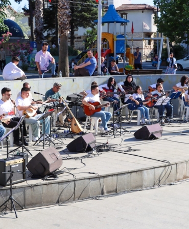 Çocuk ve Genç Kent Orkestrası’ndan Şelale Park’ta Müzik Dolu Gece 4 Çocuk ve Genç Kent Orkestrası’ndan Şelale Park’ta Müzik Dolu Gece