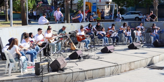 Çocuk ve Genç Kent Orkestrası’ndan Şelale Park’ta Müzik Dolu Gece 10 Çocuk ve Genç Kent Orkestrası’ndan Şelale Park’ta Müzik Dolu Gece