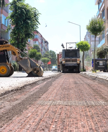 STADYUM CADDESİ'NDE ASFALT ÖNCESİ FREZE ÇALIŞMASI BAŞLADI