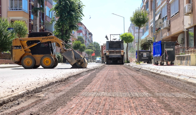 STADYUM CADDESİ'NDE ASFALT ÖNCESİ FREZE ÇALIŞMASI BAŞLADI