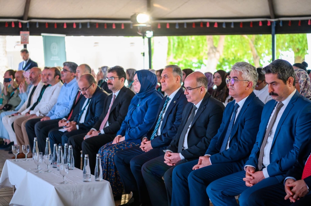 Yalova’da 9. Türkiye Münazaraları Ödül Töreni Düzenlendi: Başarılı Öğrencilere Ödülleri Takdim Edildi