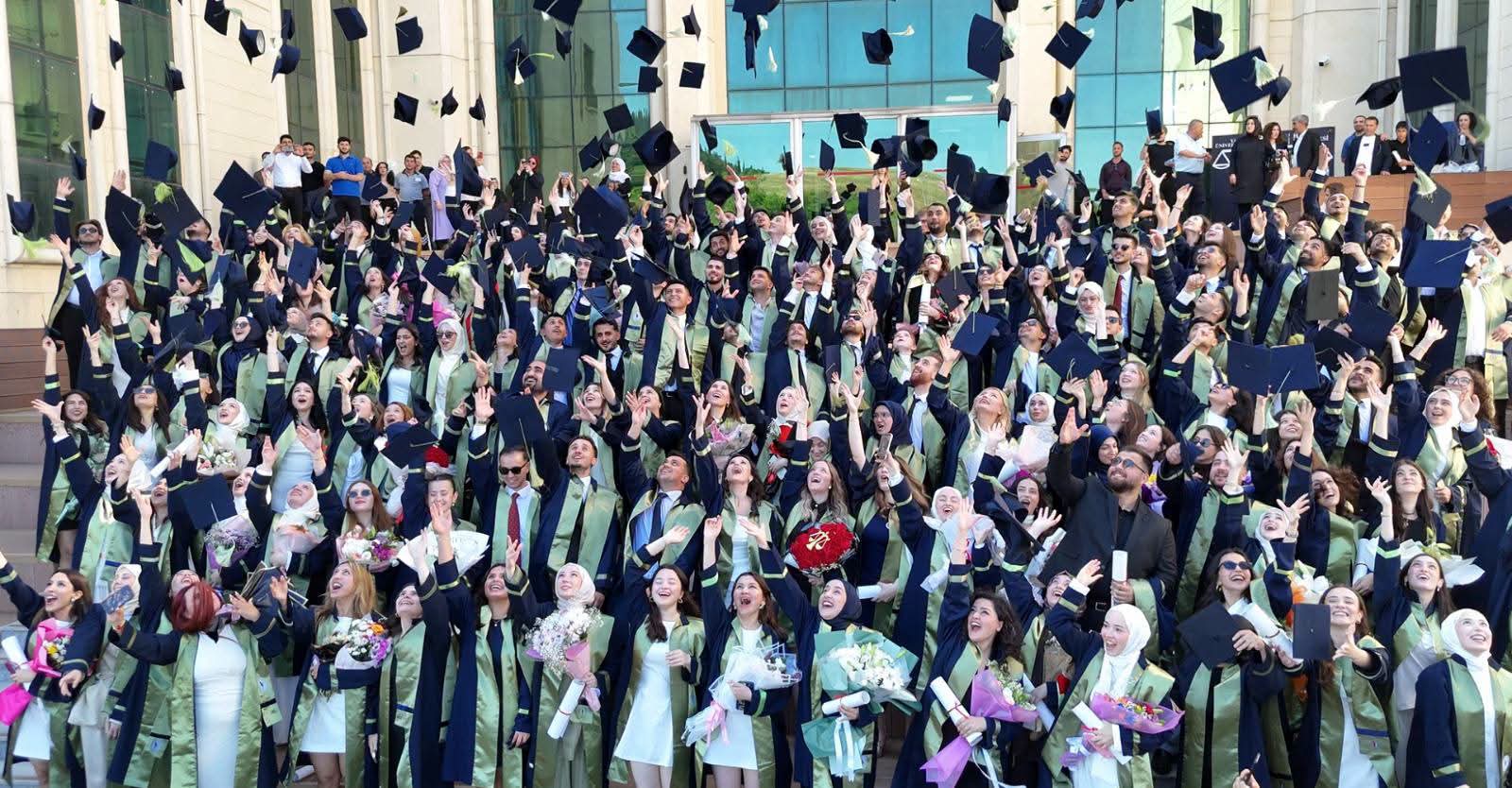 Yalova Üniversitesi Hukuk Fakültesi’nde Mezuniyet Coşkusu: Genç Hukukçular Meslek Hayatına Uğurlandı