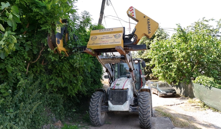 Yalova’da Köy Yollarında Güvenlik Seferberliği: Yol Kenarlarında Budama ve Temizlik Çalışmaları Aralıksız Devam Ediyor 1 Yalova’da Köy Yollarında Güvenlik Seferberliği: Yol Kenarlarında Budama ve Temizlik Çalışmaları Aralıksız Devam Ediyor